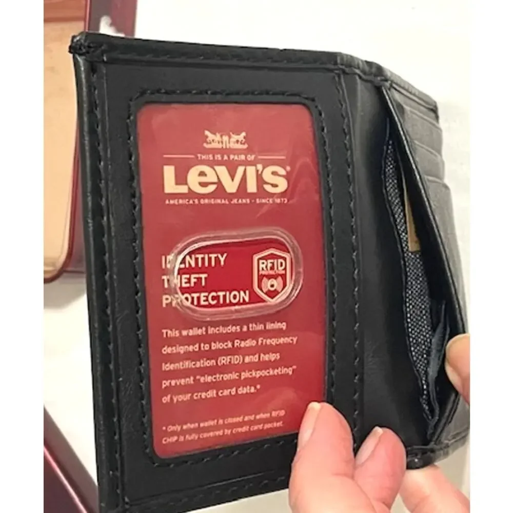 NWT Levi's Black Leather Wallet Credit Card Magnetic Clip ID Sleeve